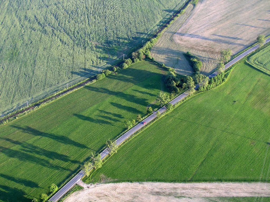 Silnice a trať do Malšic